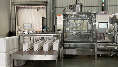 Fully automatic jerrycan filling machine