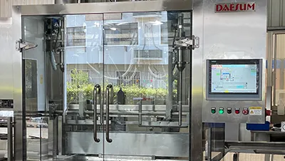 Automatic tracking capping machines